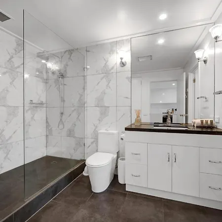 Classy Beachside Unit With Parking And Gym Melbourne Exterior photo