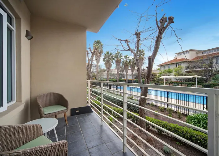Classy Beachside Unit With Parking And Gym